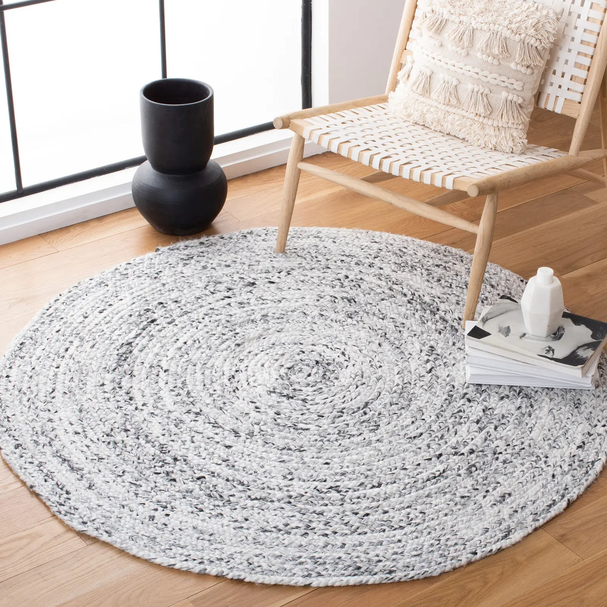 Safavieh Braided 5'-0" x 5'-0" Rug in Ivory / Black