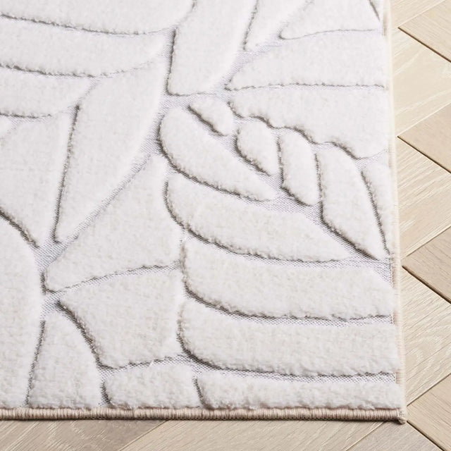 Safavieh Versailles 4'-0" x 6'-0" Rug in Ivory