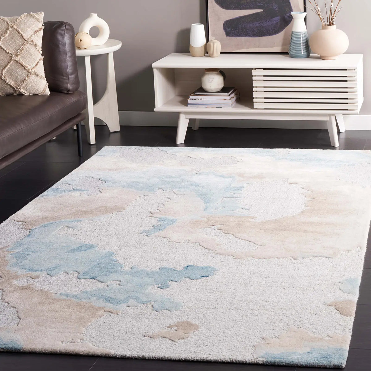 Safavieh Fifth Avenue 4'-0" x 6'-0" Rug in Grey / Beige