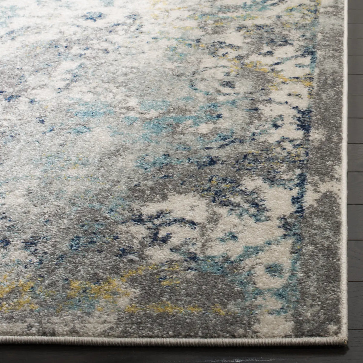 Safavieh Madison 4'-0" x 6'-0" Rug in Ivory / Blue