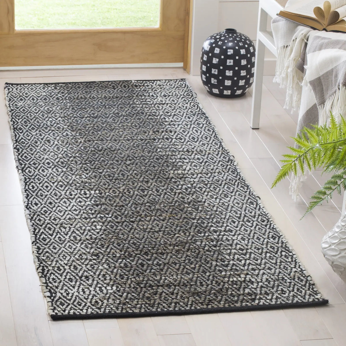 Safavieh Vintage Leather 2'-3" x 6'-0" Rug in Light Grey / Grey