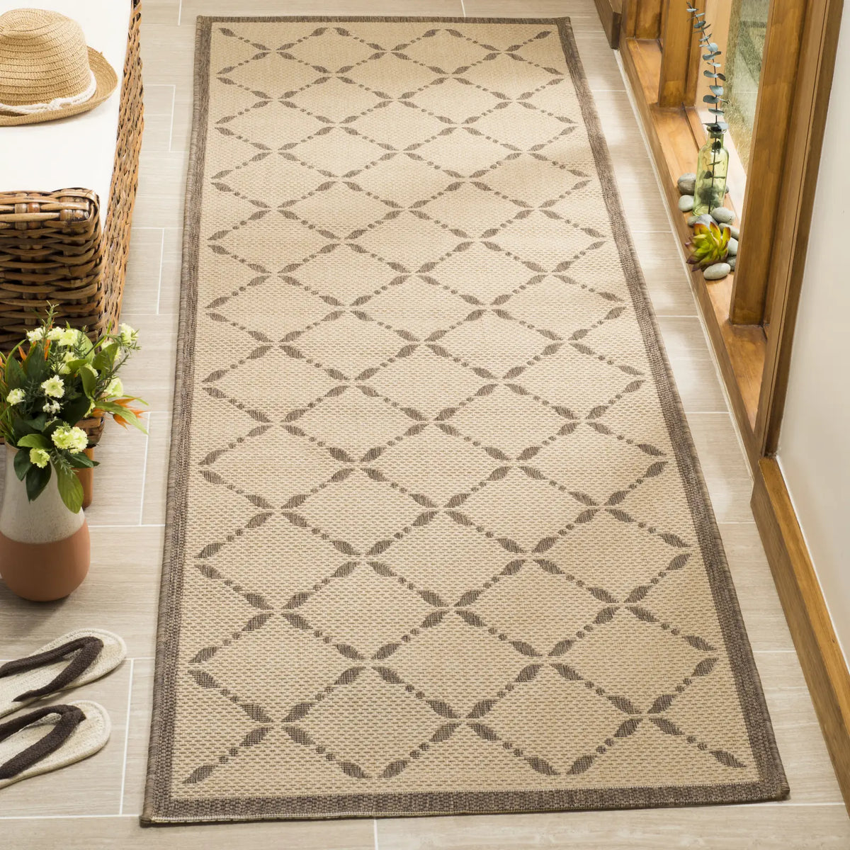 Safavieh Martha Stewart 2'-7" x 8'-2" Rug in Creme / Brown