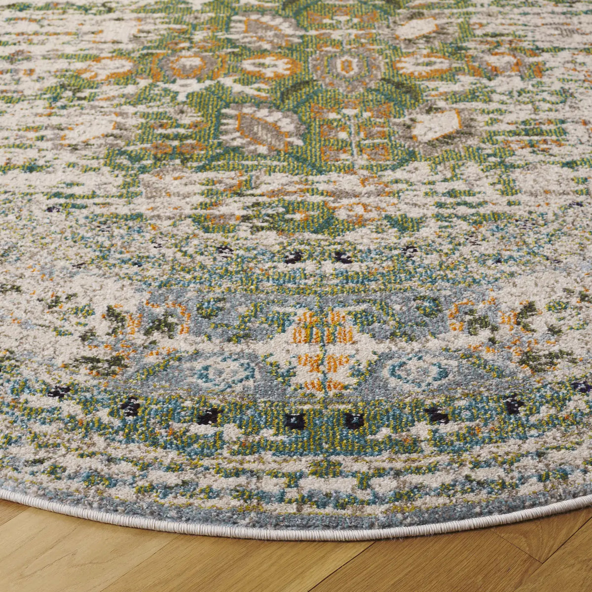 Safavieh Monaco 6'-7" x 6'-7" Rug in Green / Ivory