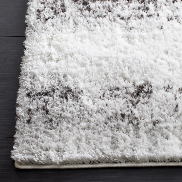 Safavieh Berber Shag 4'-5" x 6'-5" Rug in Grey / Dark Grey