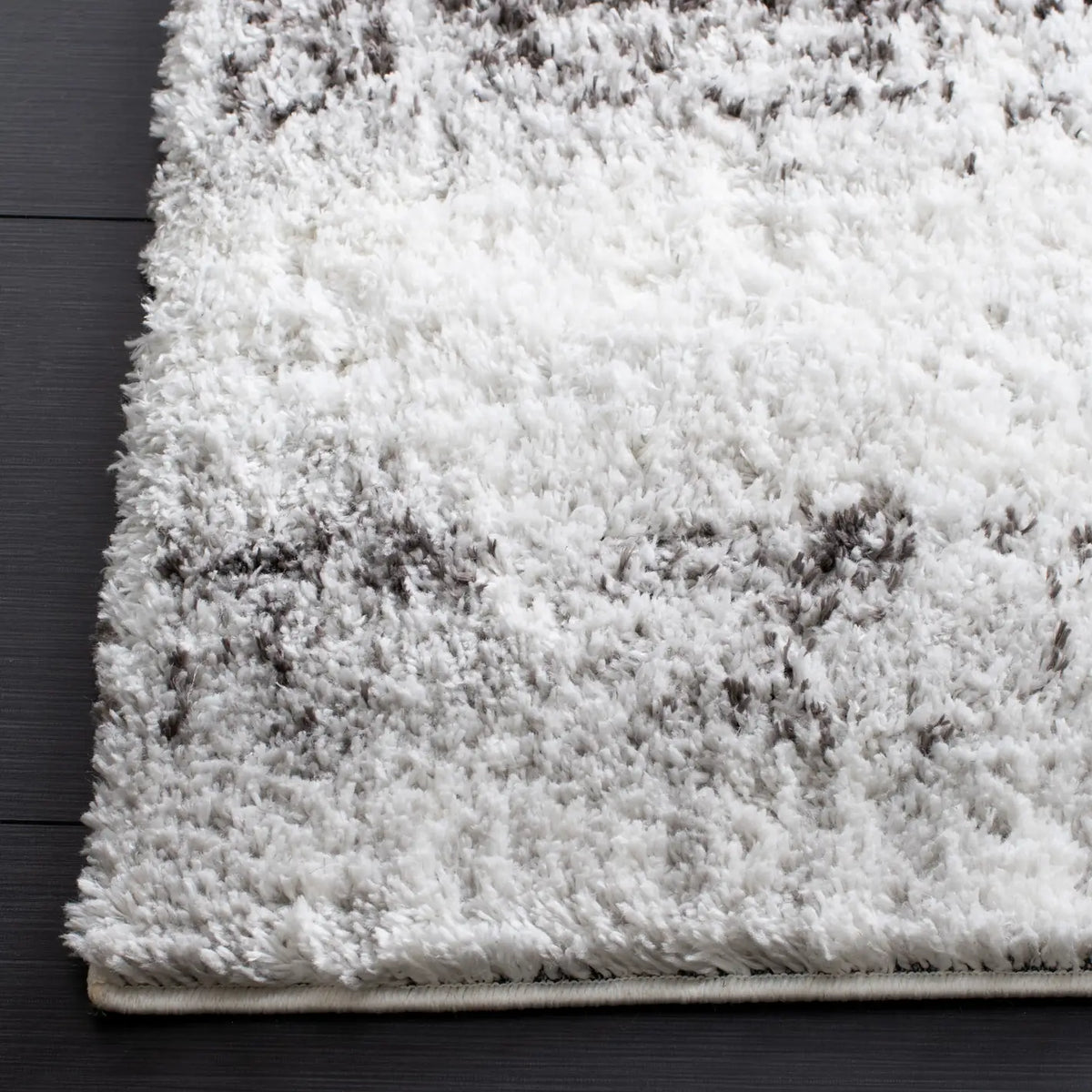 Safavieh Berber Shag 4'-5" x 6'-5" Rug in Grey / Dark Grey