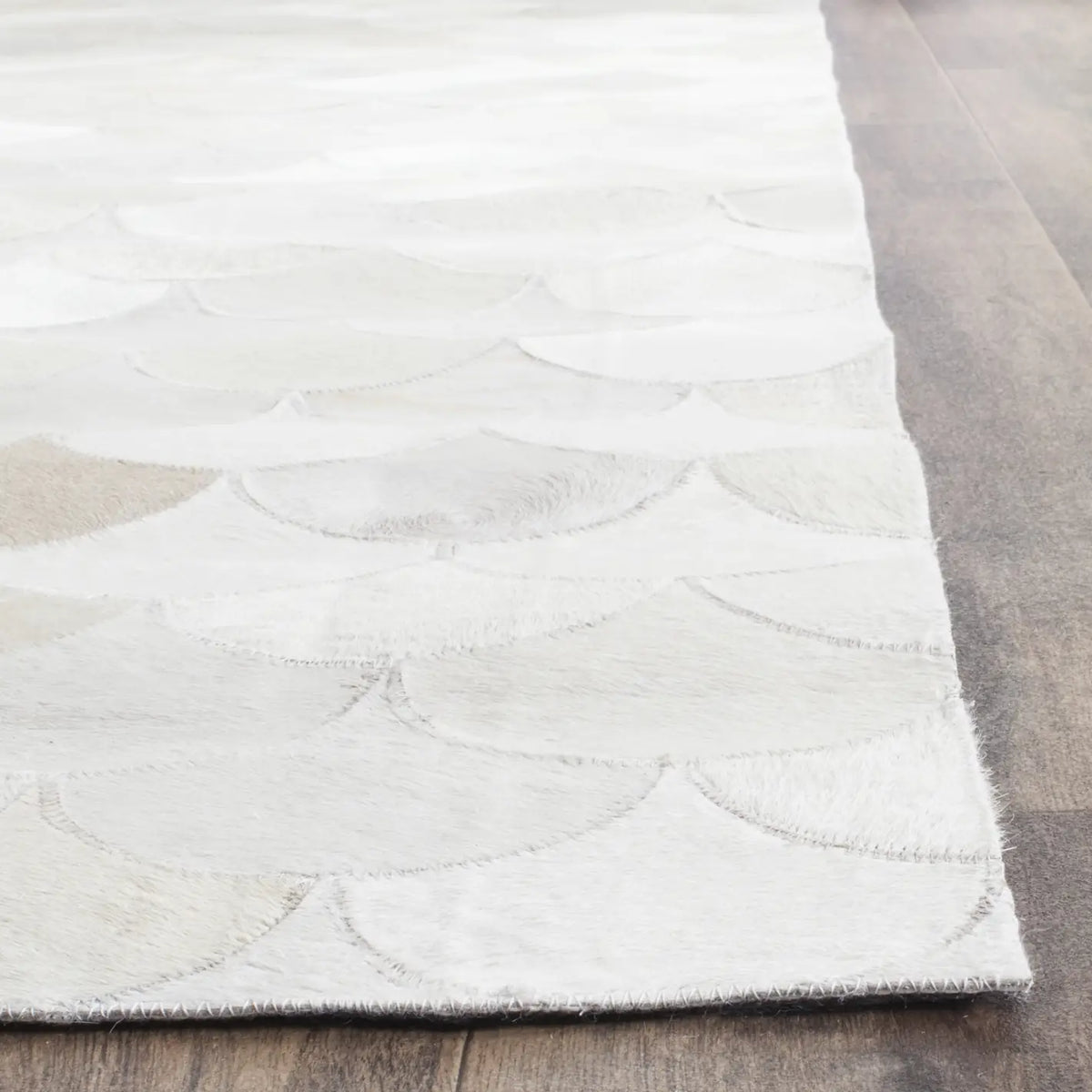 Safavieh Studio Leather 4'-0" x 6'-0" Rug in Ivory / Grey