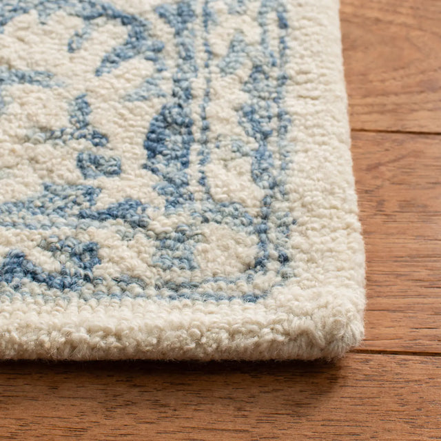 Safavieh Blossom 5'-0" x 8'-0" Rug in Ivory / Blue
