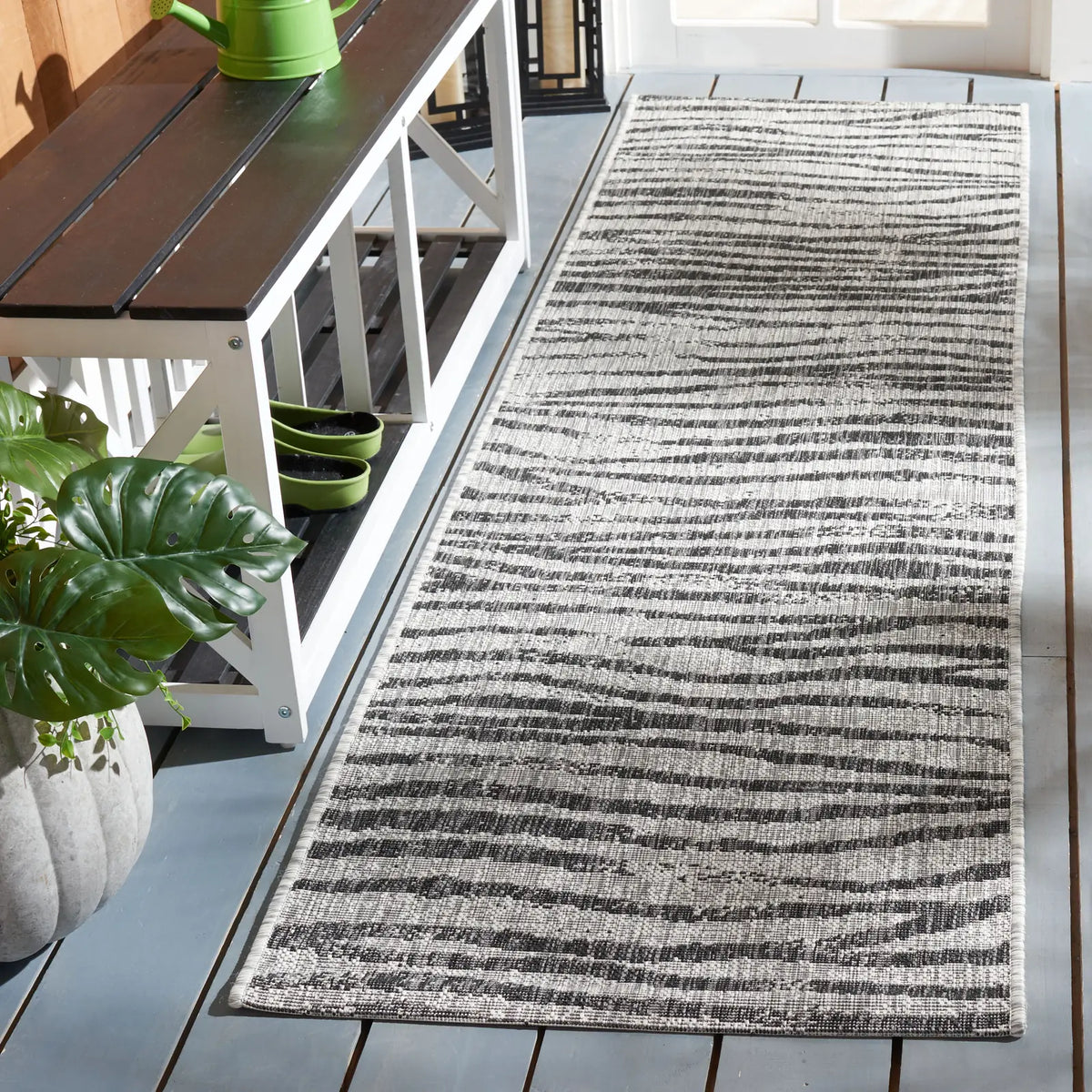 Safavieh Courtyard 2'-3" x 8'-0" Rug in Grey / Black