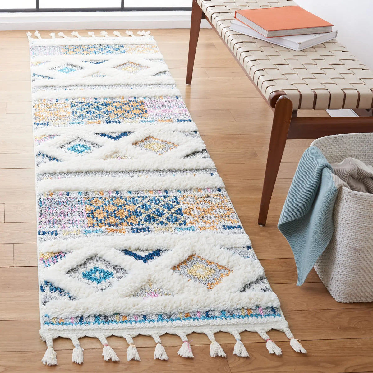Safavieh Moroccan Fringe Shag 2'-2" x 8'-0" Rug in Ivory / Navy