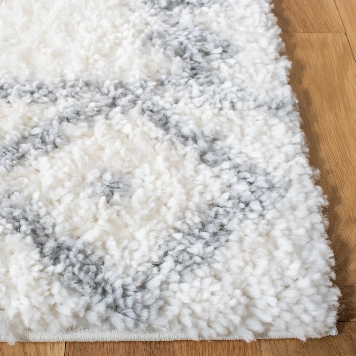 Safavieh Parma Shag 4'-0" x 6'-0" Rug in Ivory / Grey