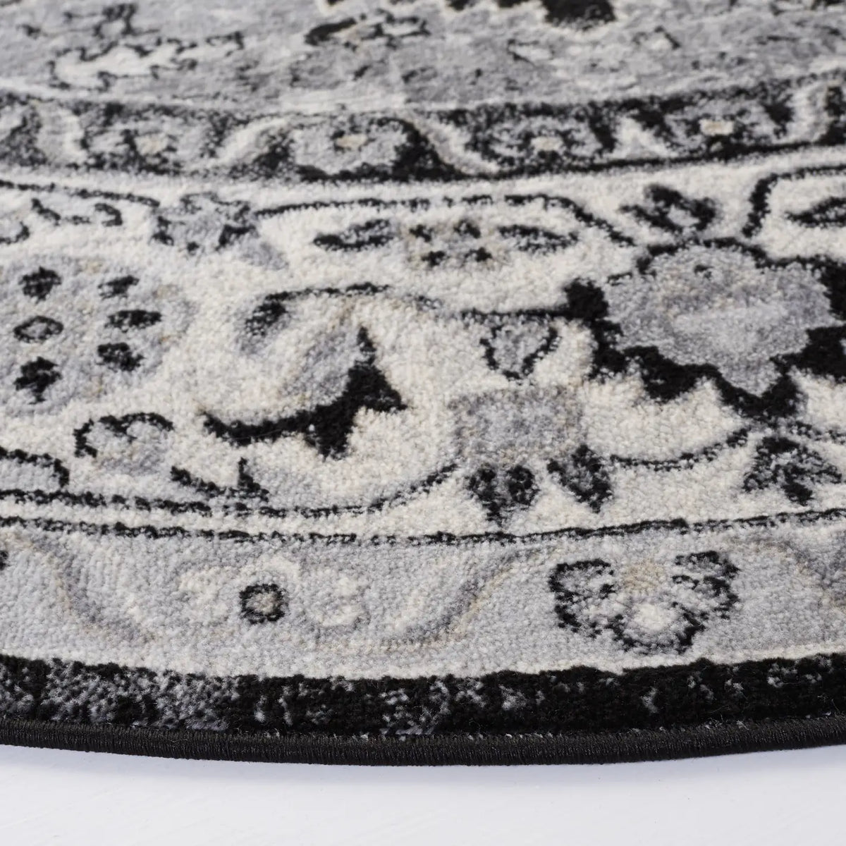 Safavieh Brentwood 6'-7" x 6'-7" Rug in Ivory / Black