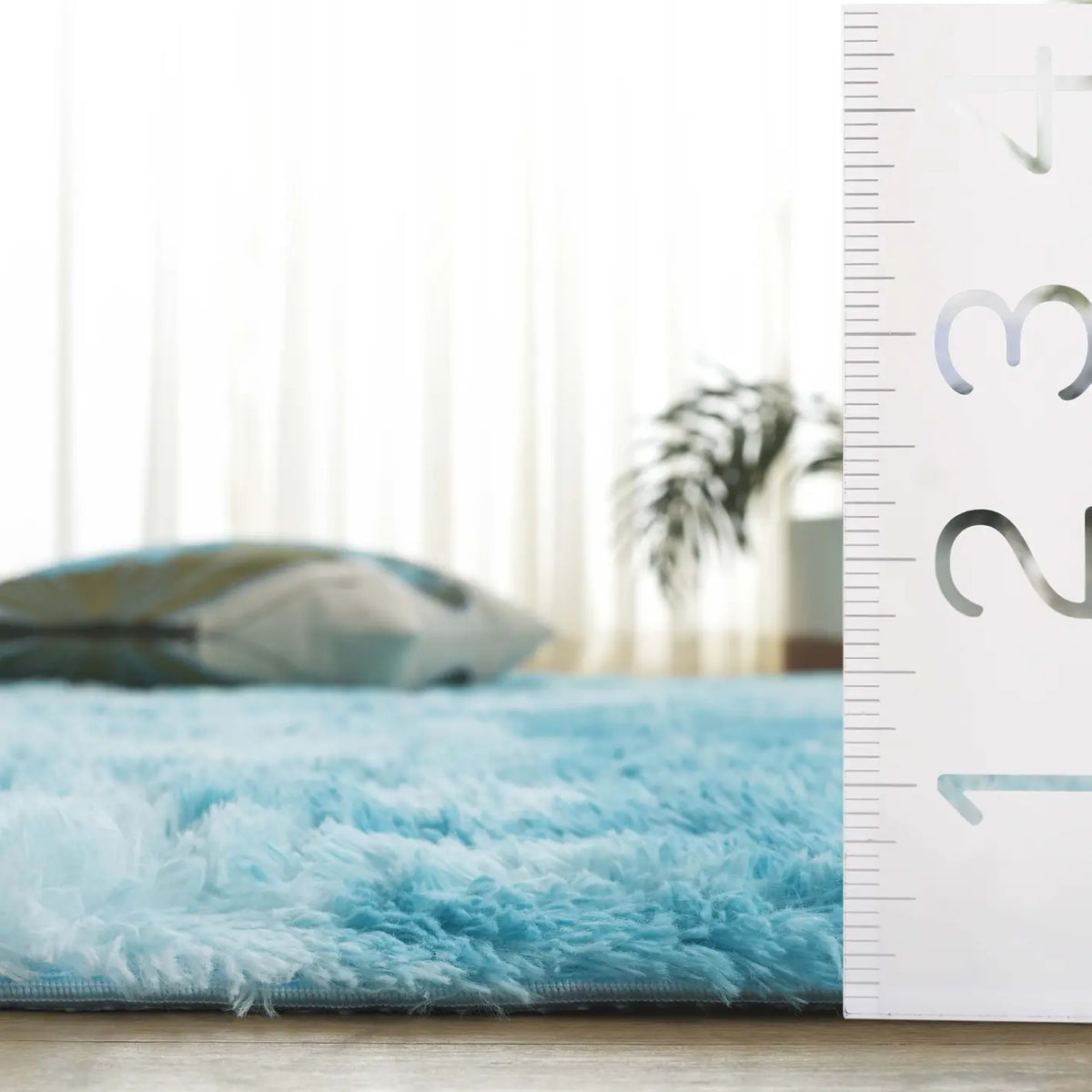 Safavieh Rainbow Shag 4'-0" x 6'-0" Rug in Aqua