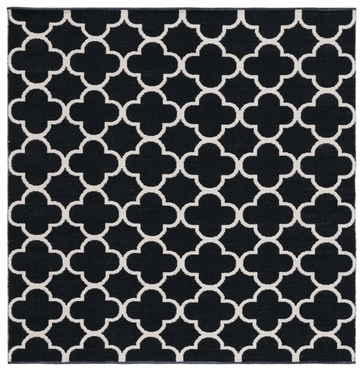 Safavieh Montauk 6'-0" x 6'-0" Rug in Black / Ivory