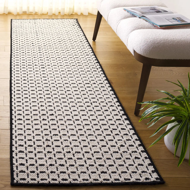 Safavieh Natural Fiber 2'-3" x 8'-0" Rug in Ivory / Black