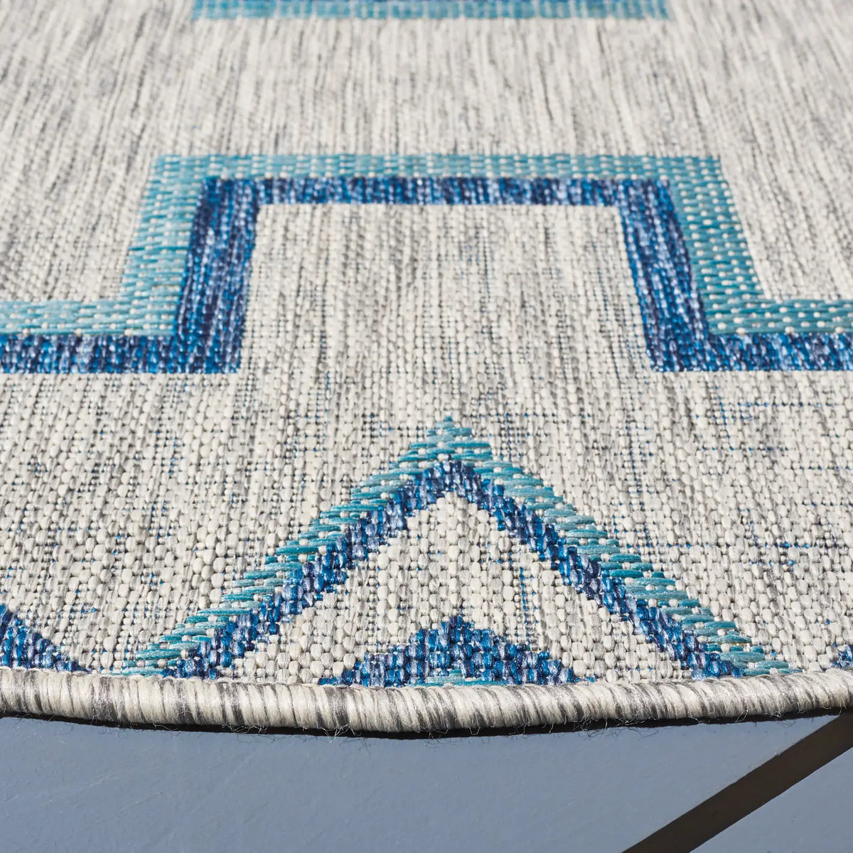 Safavieh Courtyard 6'-7" x 6'-7" Rug in Grey / Aqua