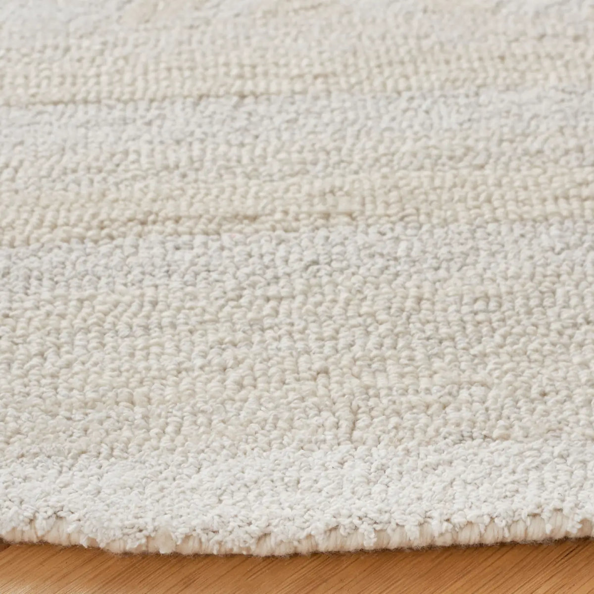 Safavieh Capri 6'-0" x 6'-0" Rug in Ivory / Beige