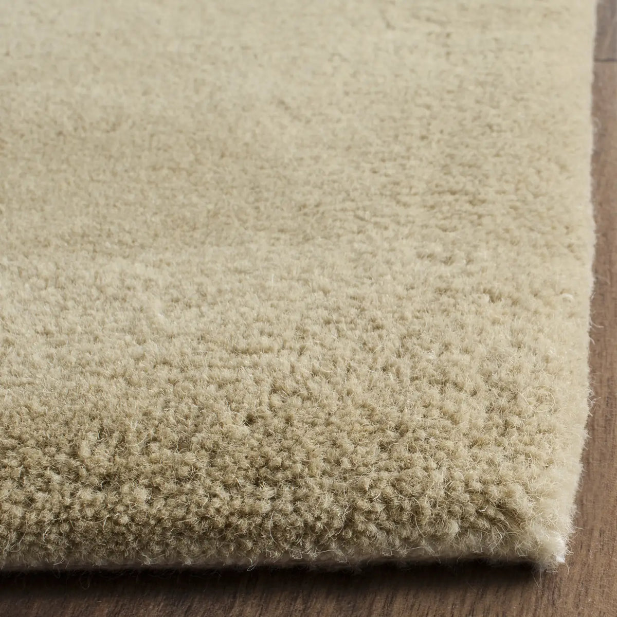 Safavieh Soho 2'-6" x 10'-0" Rug in Sage