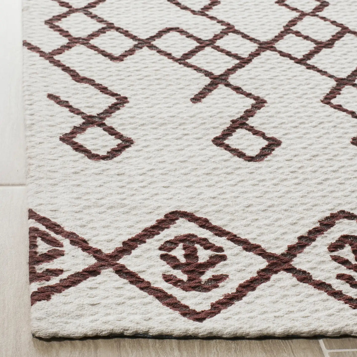Safavieh Cedar Brook 4'-0" x 6'-0" Rug in Ivory / Rust