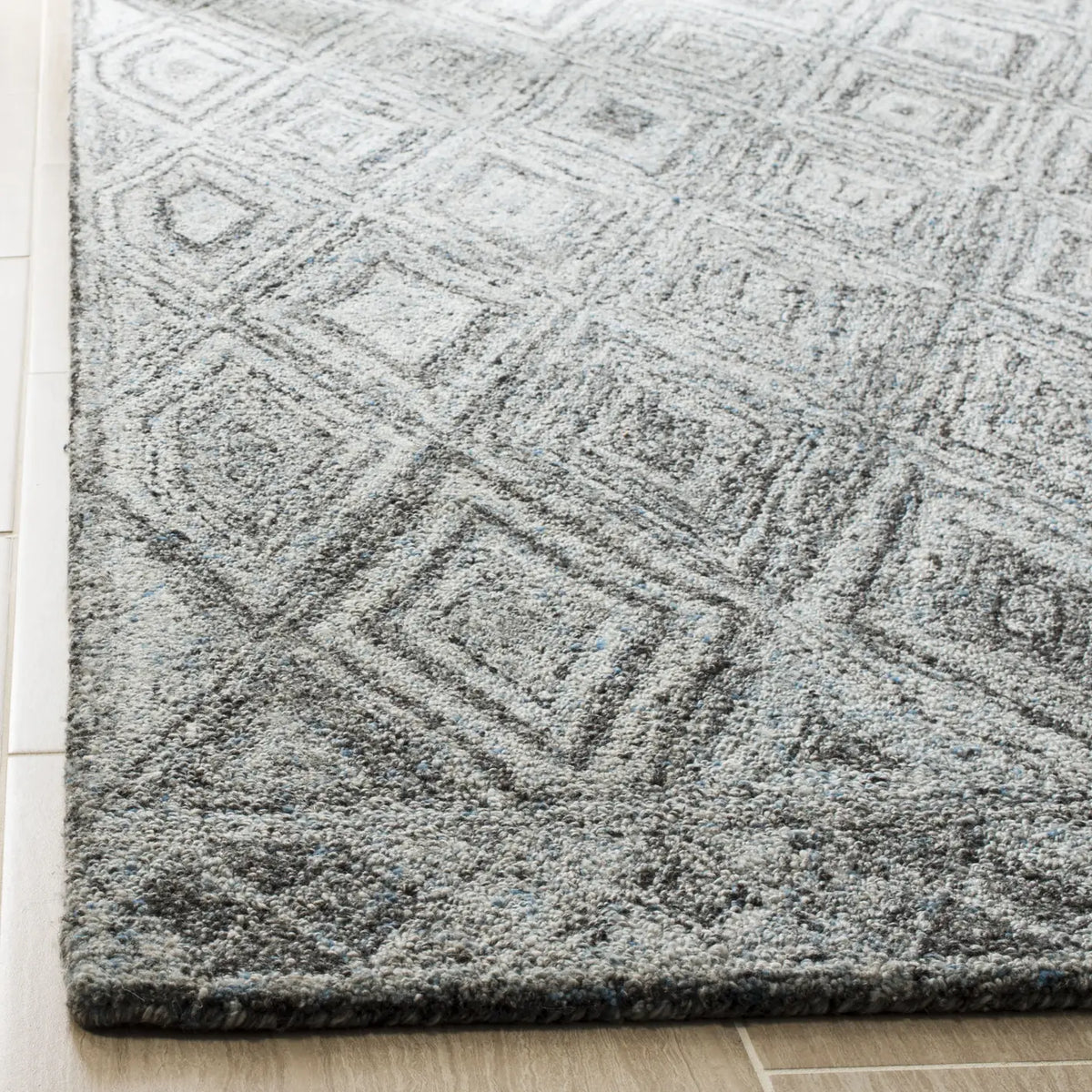 Safavieh Abstract 5'-0" x 8'-0" Rug in Blue / Black