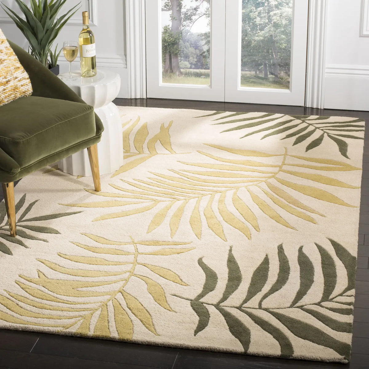 Safavieh Soho 5'-0" x 8'-0" Rug in Beige / Multi