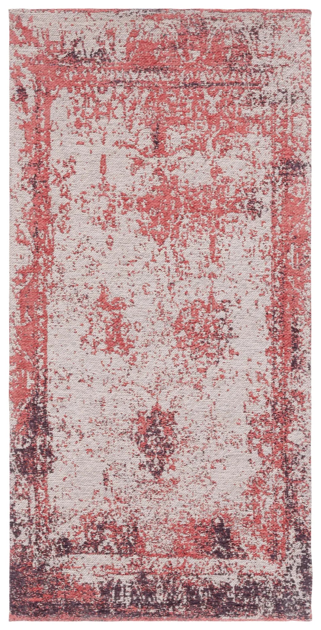 Safavieh Classic Vintage 2'-4" x 4'-8" Rug in Red