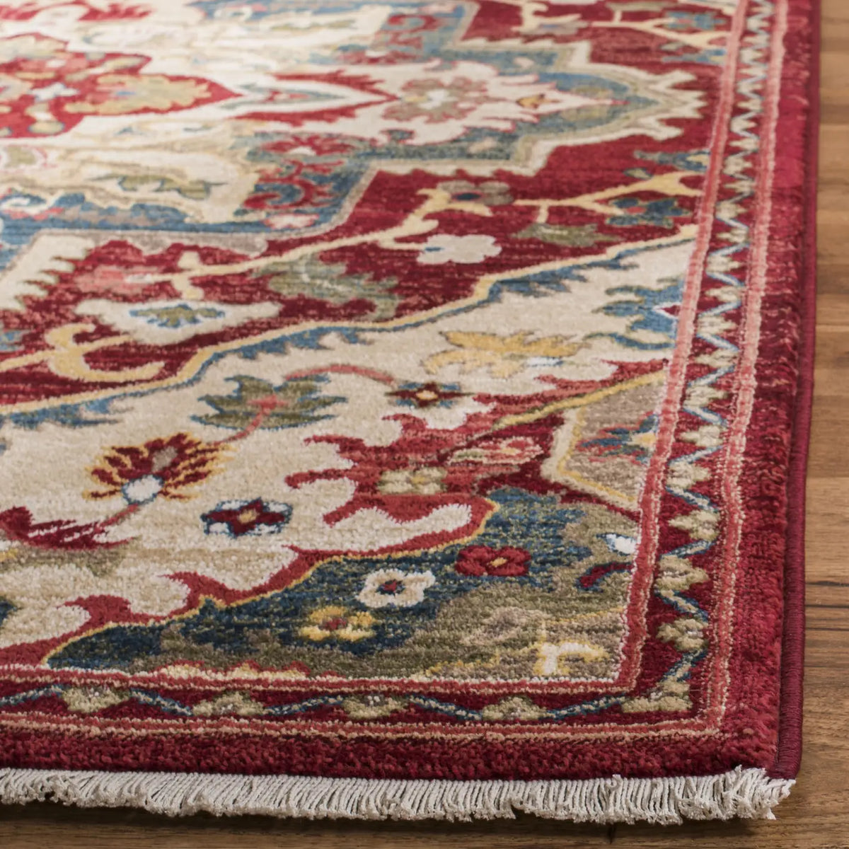 Safavieh Kashan 4'-0" x 6'-0" Rug in Red / Beige