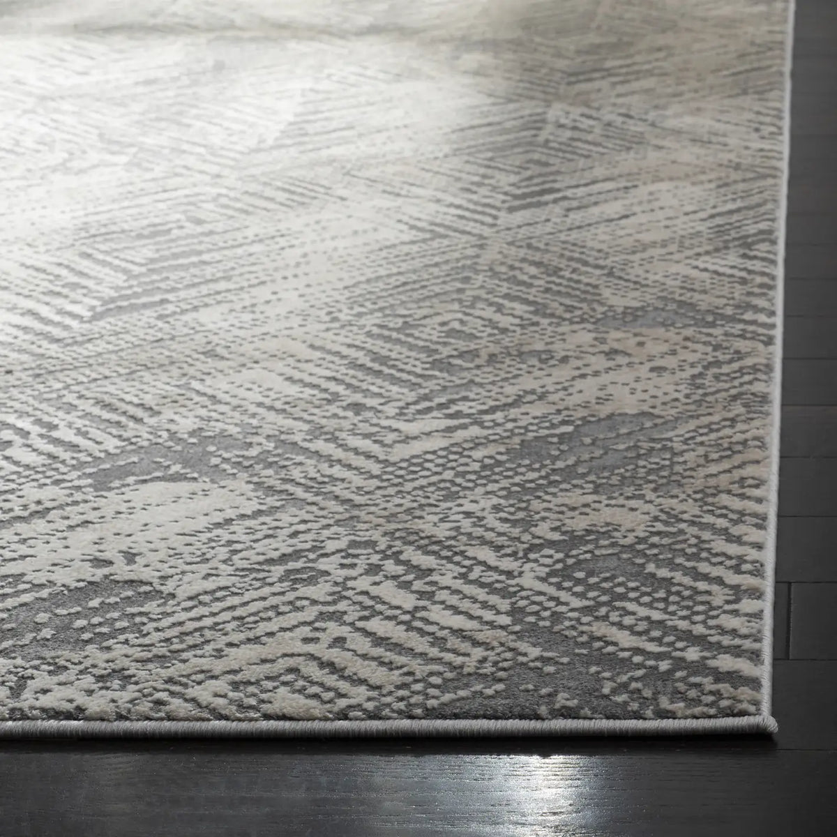 Safavieh Meadow 4'-0" x 6'-0" Rug in Ivory / Grey