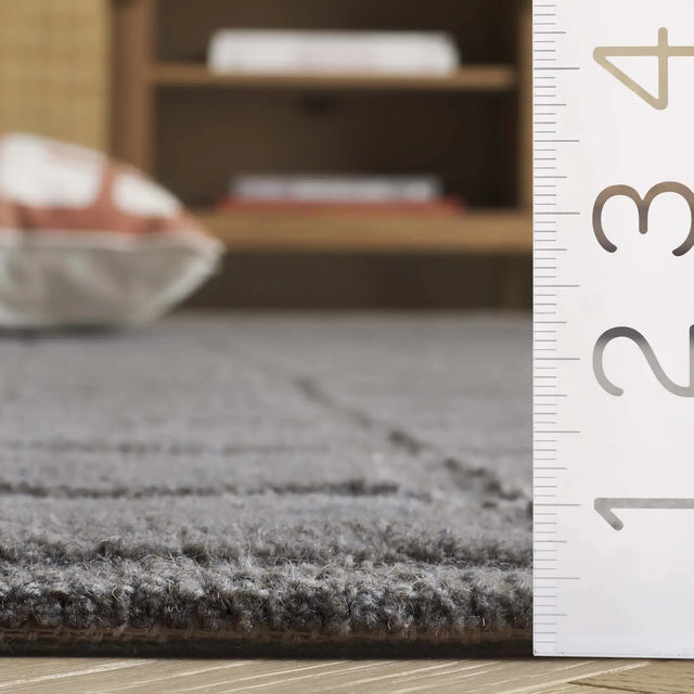 Safavieh Genre 4'-0" x 6'-0" Rug in Grey