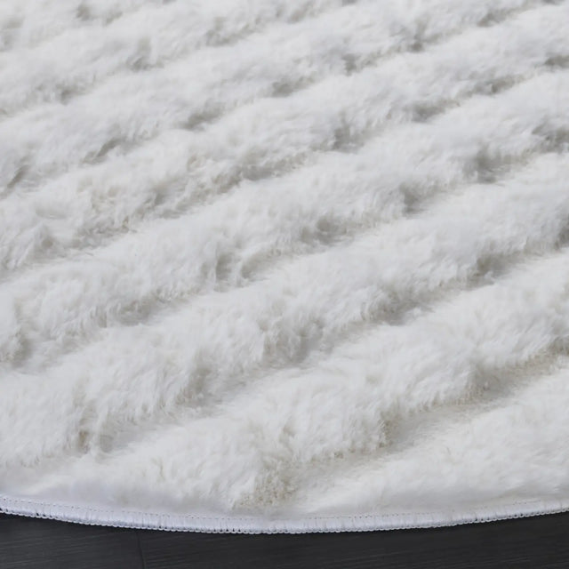 Safavieh Faux Rabbit Bubble 100 6'-0" x 6'-0" Rug in Ivory