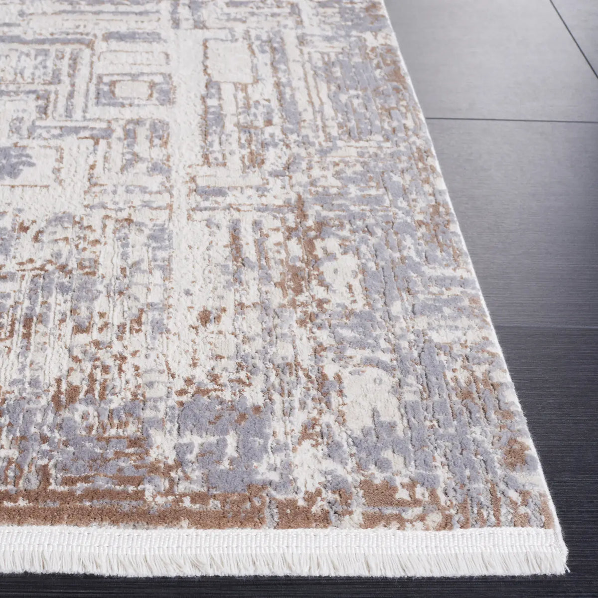 Safavieh Diamond 4'-0" x 6'-0" Rug in Beige / Grey Brown