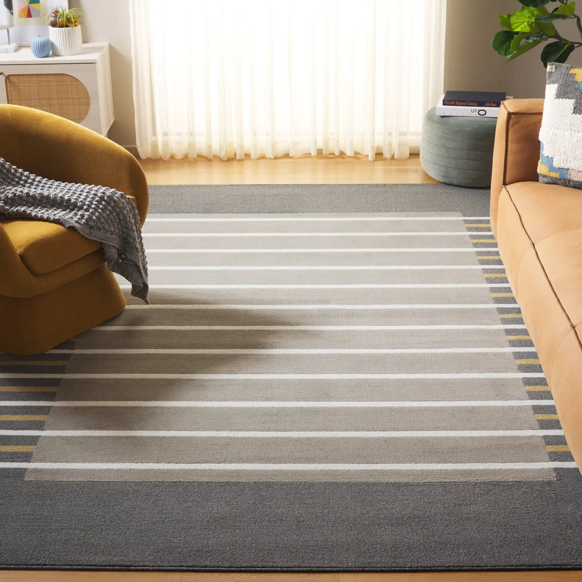 Safavieh Pyramid 8'-0" x 10'-0" Rug in Grey / Ivory Gold