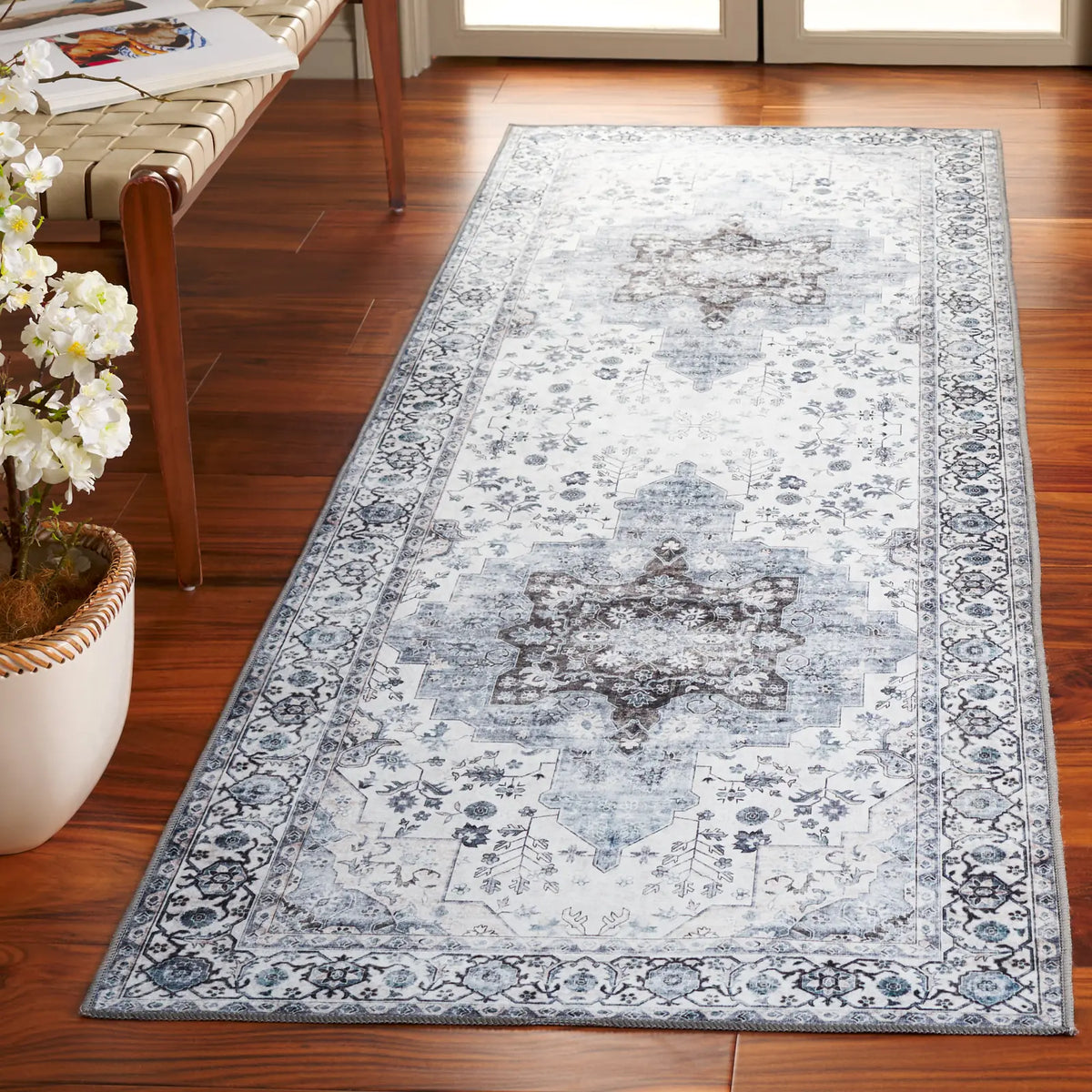 Safavieh Arizona 2'-6" x 10'-0" Rug in Ivory / Blue