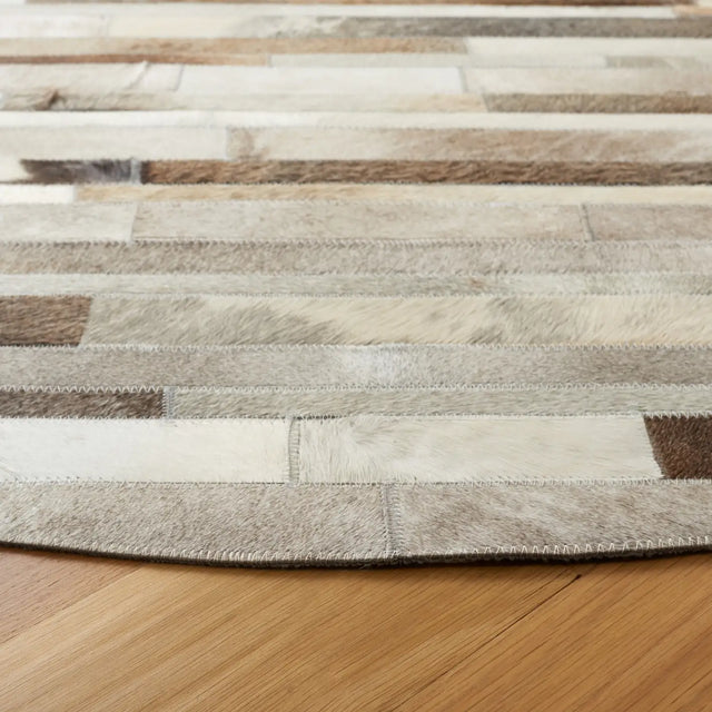 Safavieh Studio Leather 6'-0" x 6'-0" Rug in Grey / Ivory