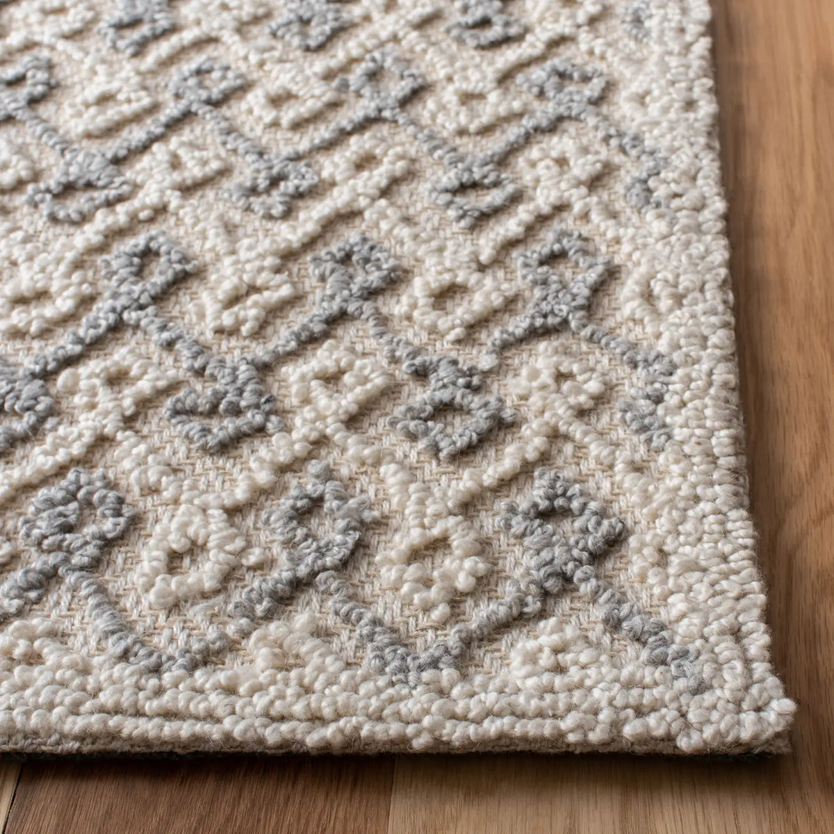Safavieh Trace 4'-0" x 6'-0" Rug in Grey / Beige