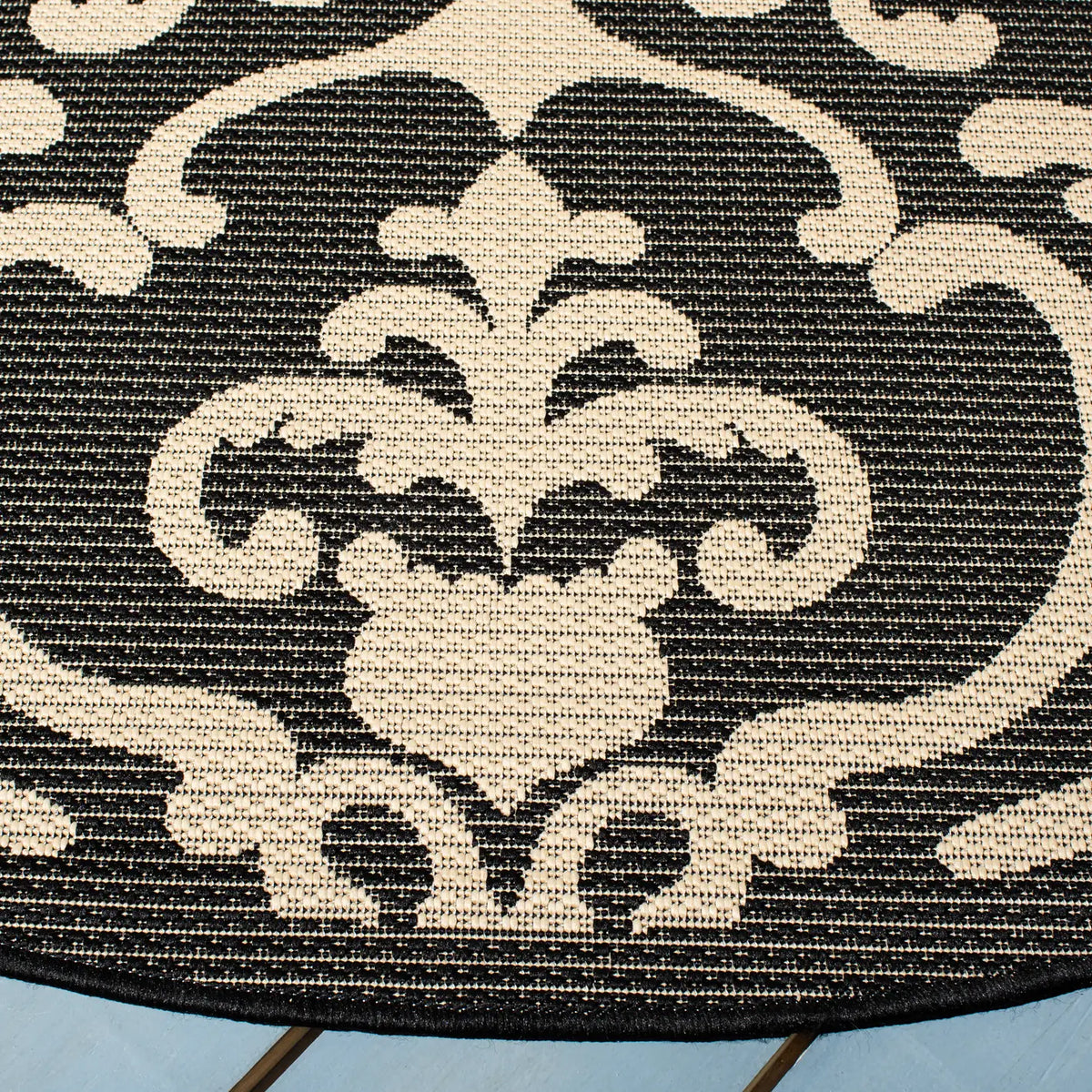 Safavieh Courtyard 6'-7" x 6'-7" Rug in Black / Sand