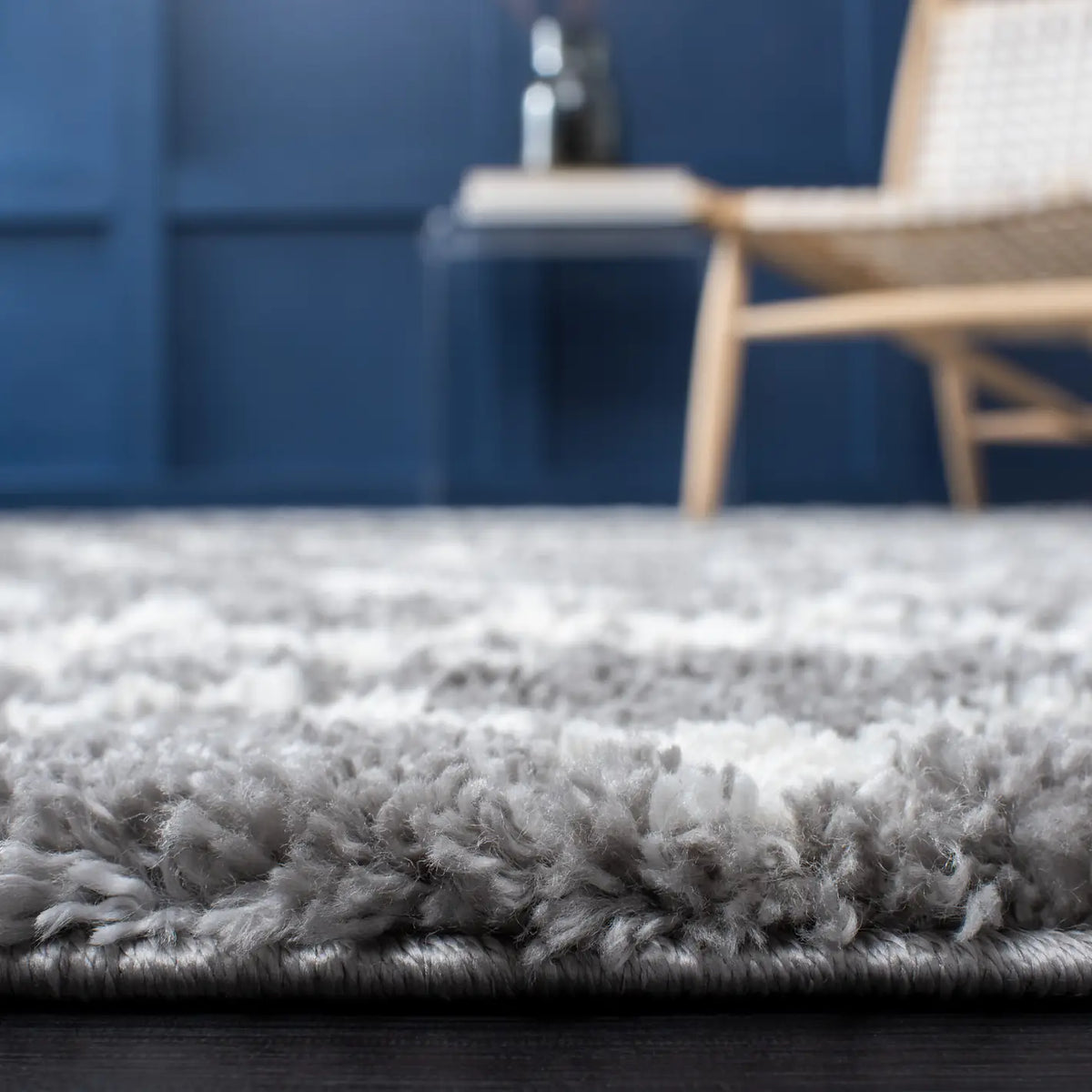 Safavieh Berber Shag 4'-0" x 6'-0" Rug in Grey / Ivory