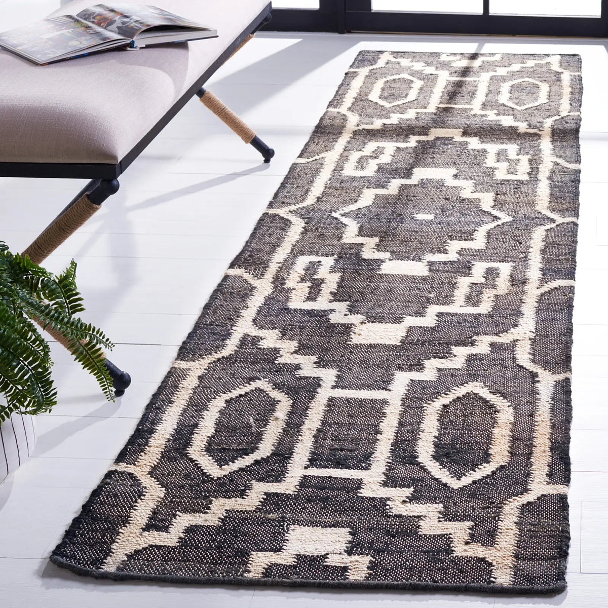 Safavieh Natural Fiber 2'-3" x 9'-0" Rug in Black / Ivory
