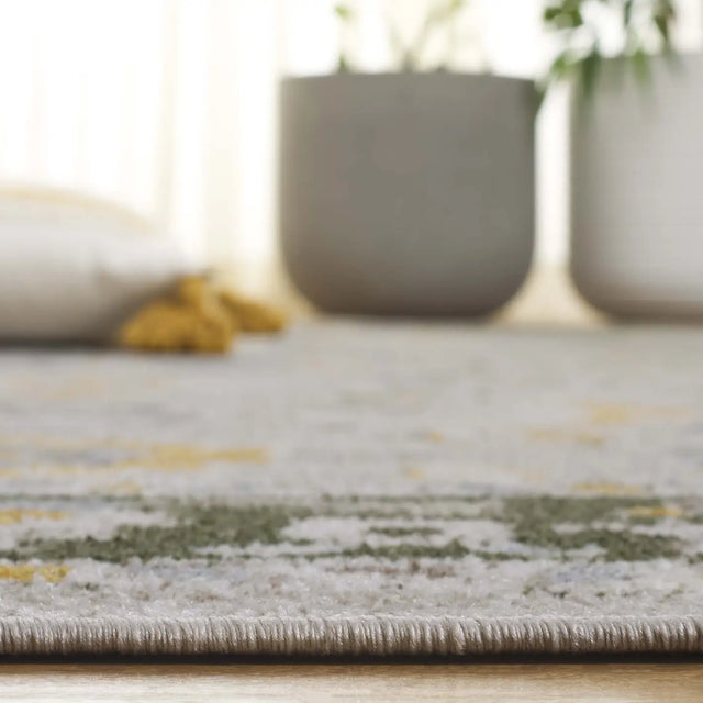 Safavieh Bayside 4'-0" x 6'-0" Rug in Green / Beige