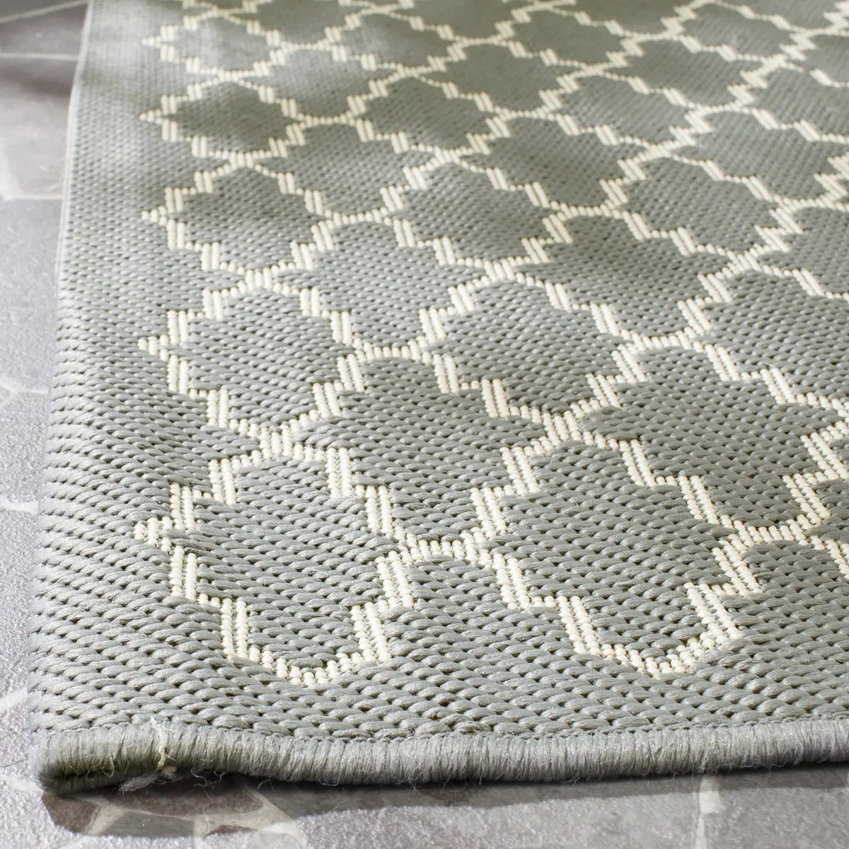 Safavieh Courtyard 4'-0" x 5'-7" Rug in Anthracite / Beige