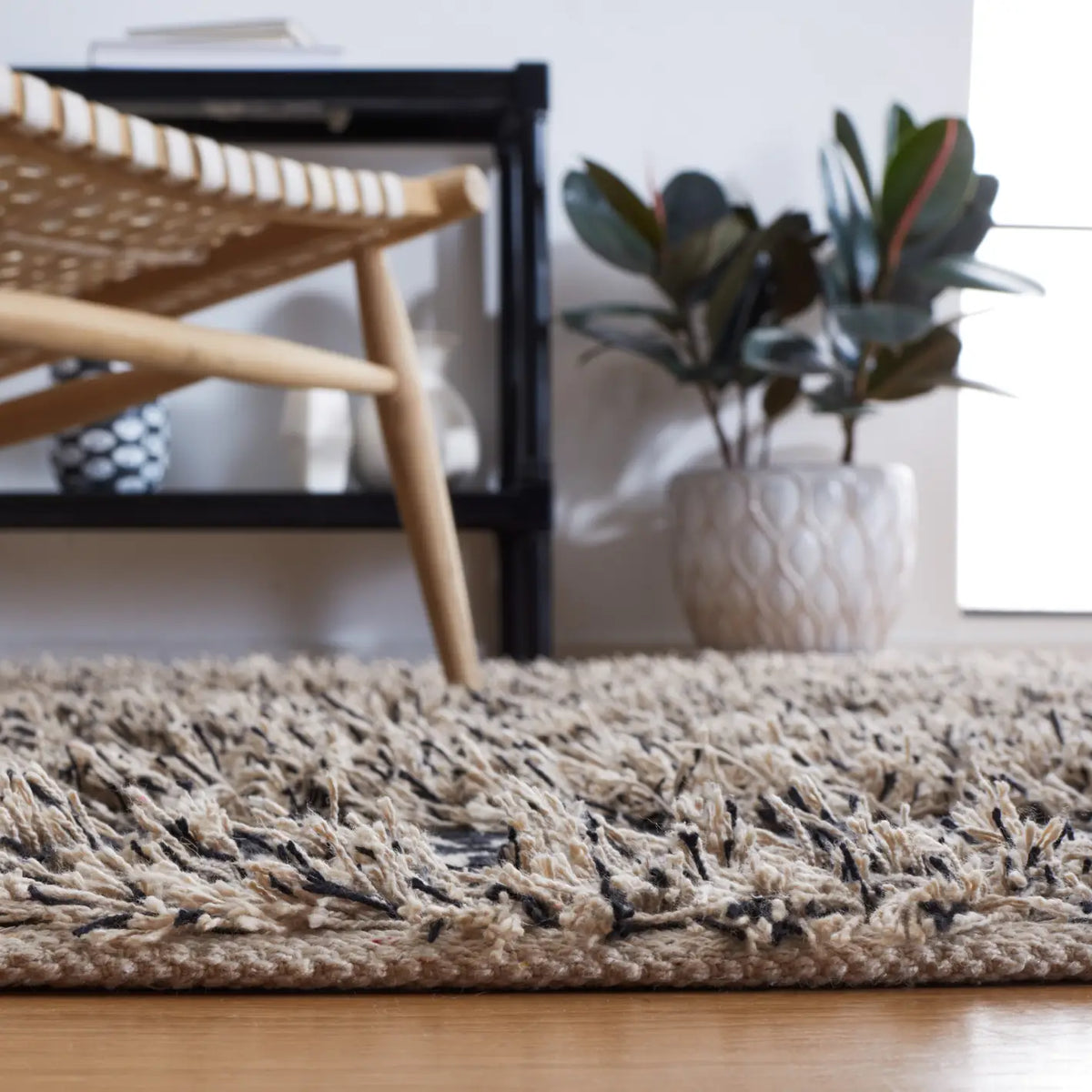 Safavieh Natura 3'-0" x 5'-0" Rug in Black / Ivory