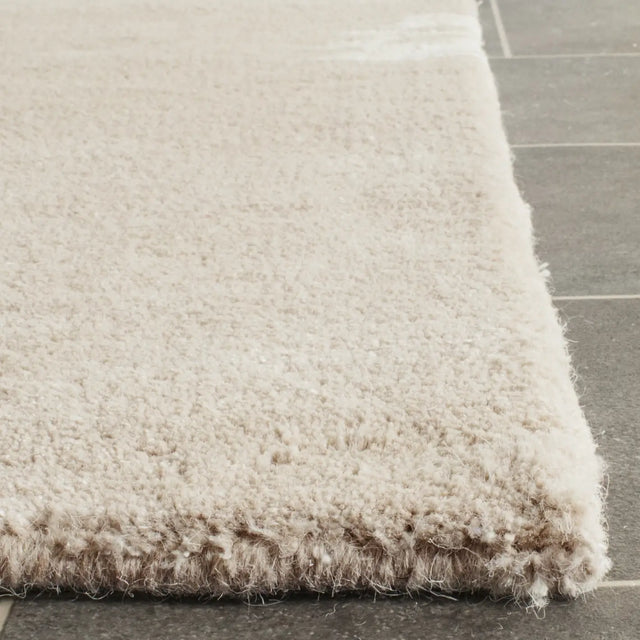 Safavieh Bella 5'-0" x 8'-0" Rug in Sand / Ivory