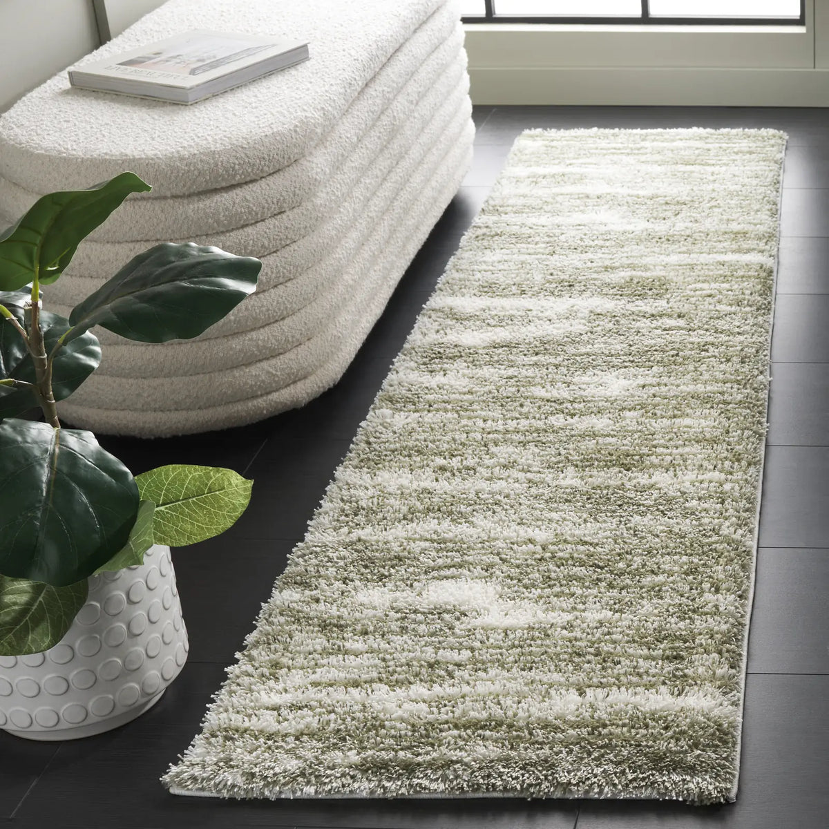 Safavieh Tahoe Shag 2'-0" x 8'-0" Rug in Ivory / Green