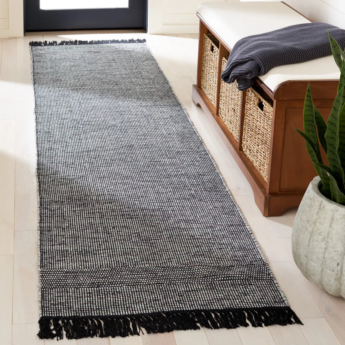 Safavieh Montauk 2'-3" x 9'-0" Rug in Light Green / Black