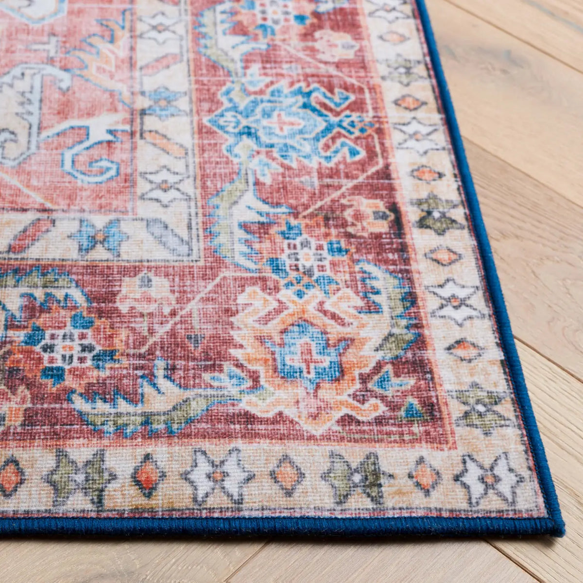 Safavieh Tucson 4'-0" x 6'-0" Rug in Red / Blue