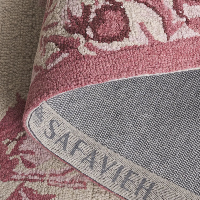 Safavieh Chelsea 3'-9" x 5'-9" Rug in Ivory / Rose