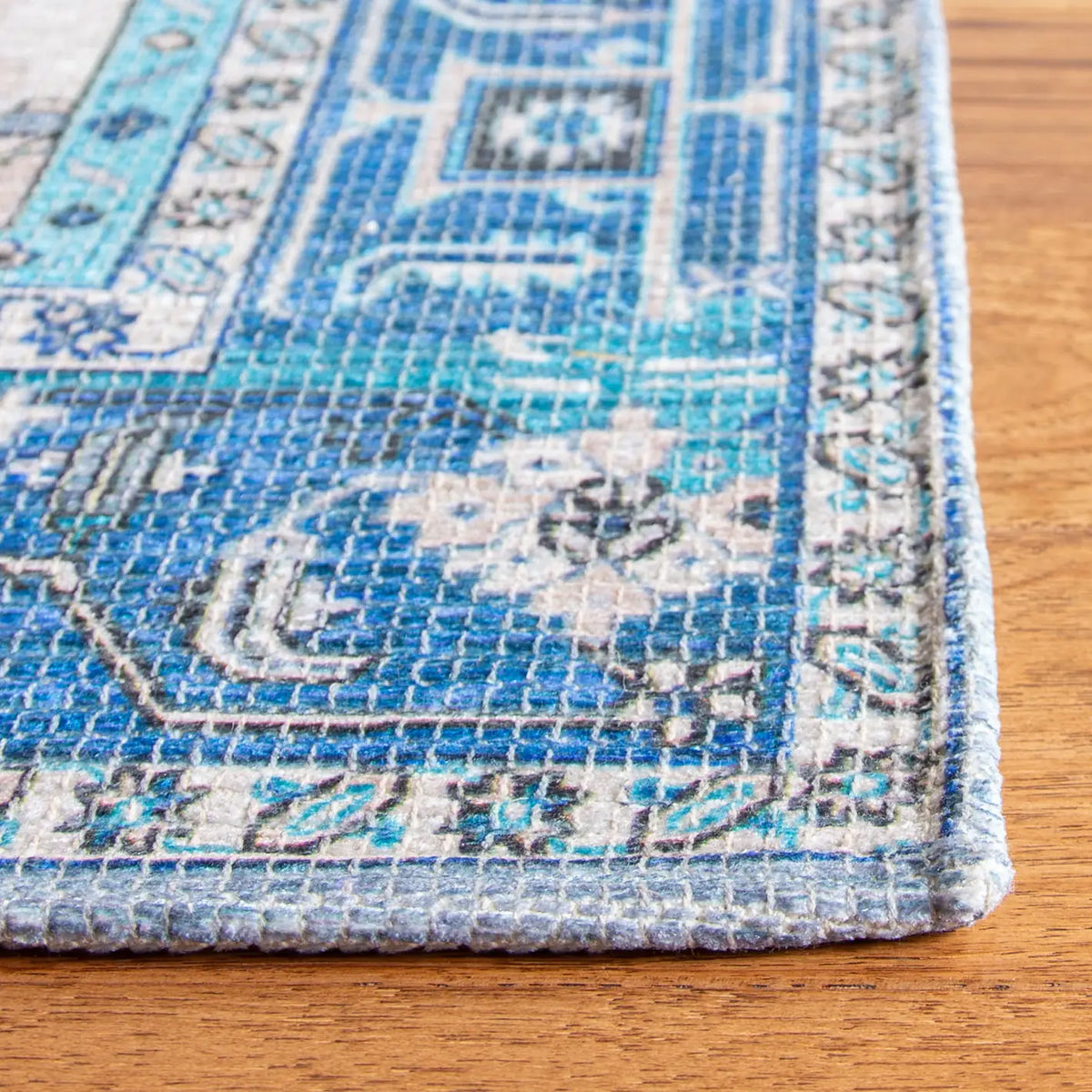 Safavieh Saffron 4'-0" x 6'-0" Rug in Navy / Ivory