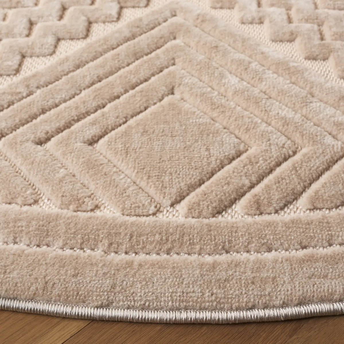 Safavieh Selena 6'-7" x 6'-7" Rug in Beige