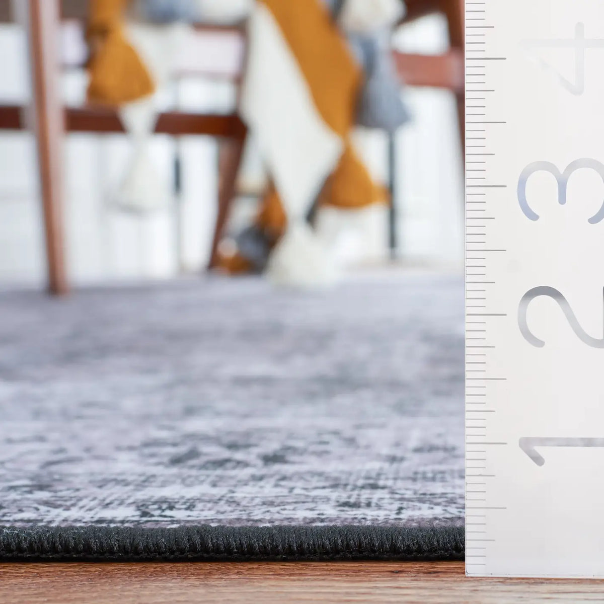 Safavieh Tucson 4'-0" x 6'-0" Rug in Black / Grey