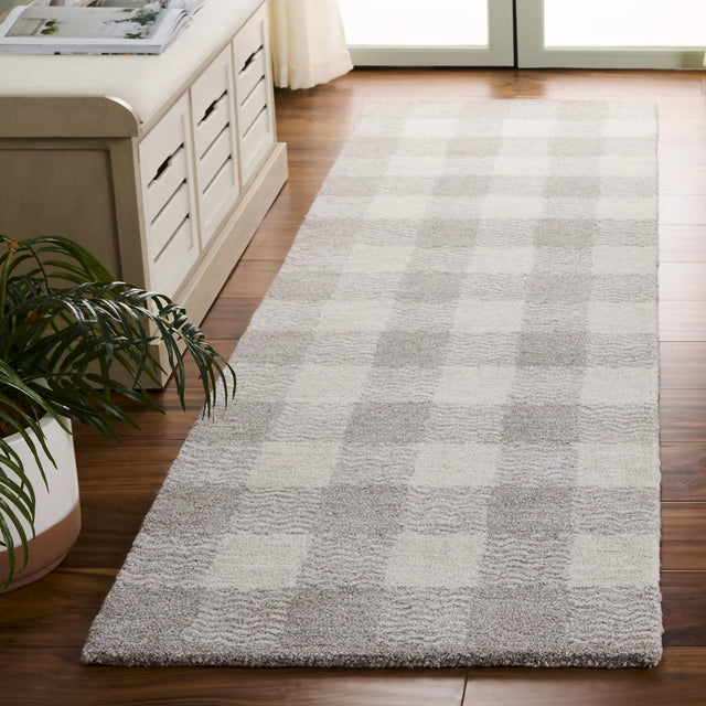 Safavieh Genre 2'-3" x 8'-0" Rug in Grey / Ivory