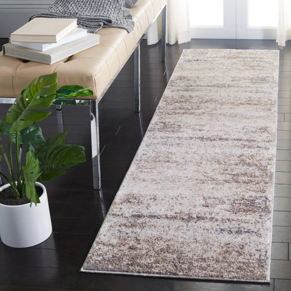 Safavieh Aston 2'-0" x 8'-0" Rug in Ivory / Grey